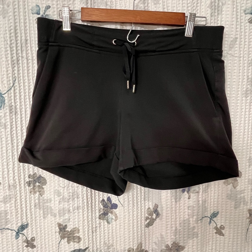 Athleta Black Women's Metro Downtown 4 inch Athletic Shorts